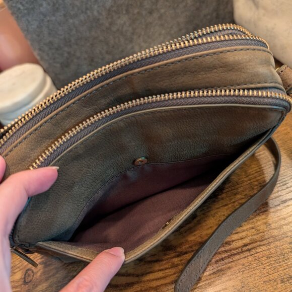 Fossil Crossbody Camera Bag - Picture 2 of 9